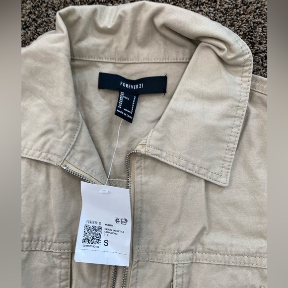 NWT Forever 21 cropped jean jacket - Picture 2 of 2